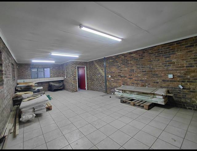 500M² WAREHOUSE TO LET IN POMONA